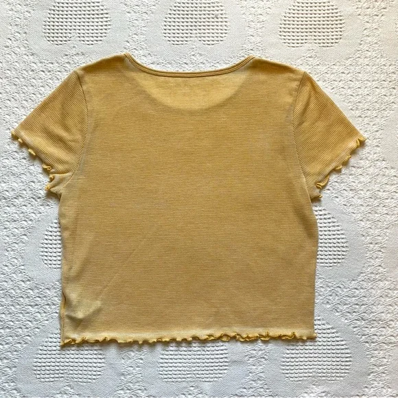 $5 or 3/$10 American Eagle Yellow Cropped T-shirt Size Large - Picture 2 of 4